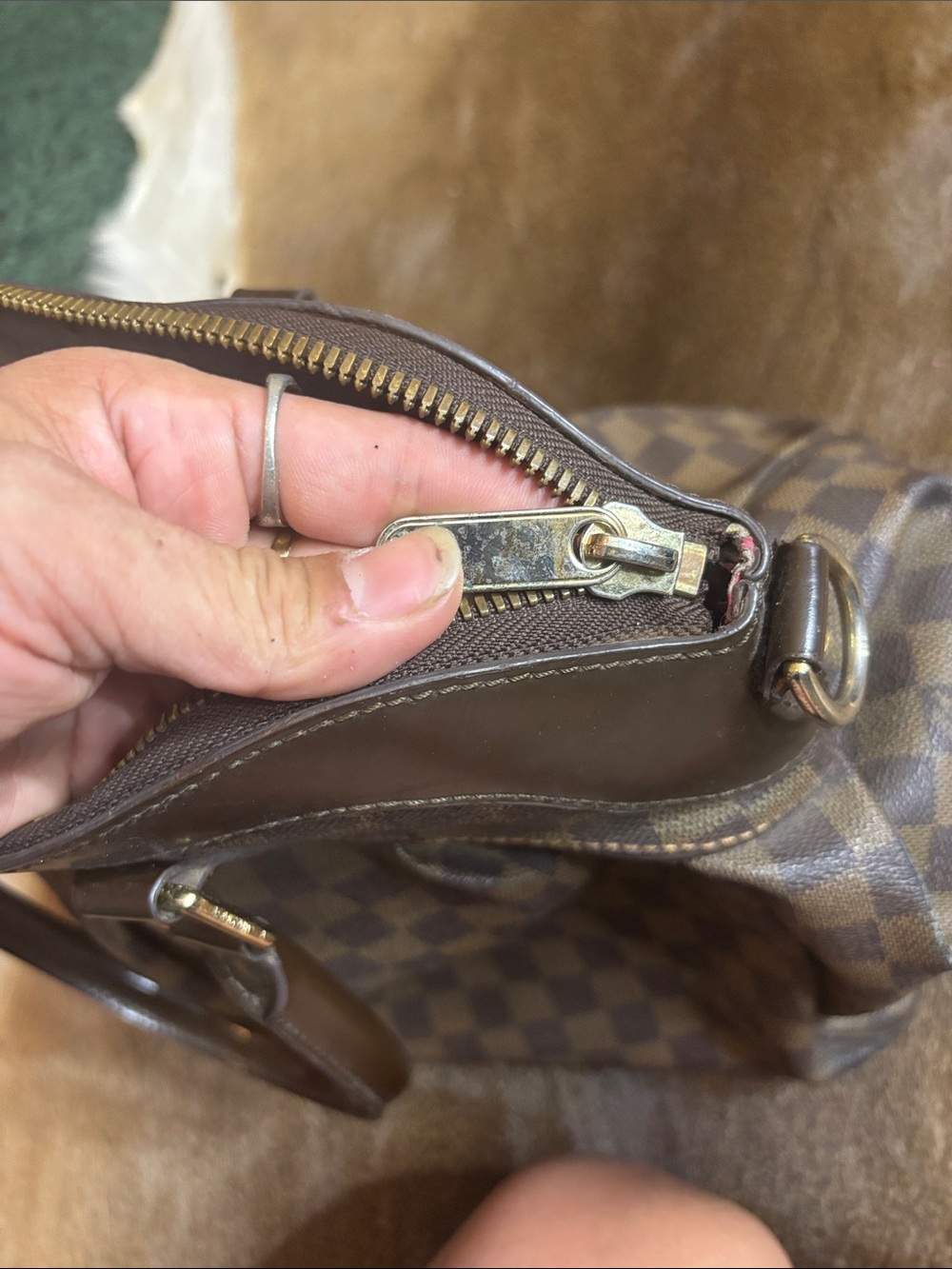 Large leather checkered gm sized bag - Picture 13 of 14